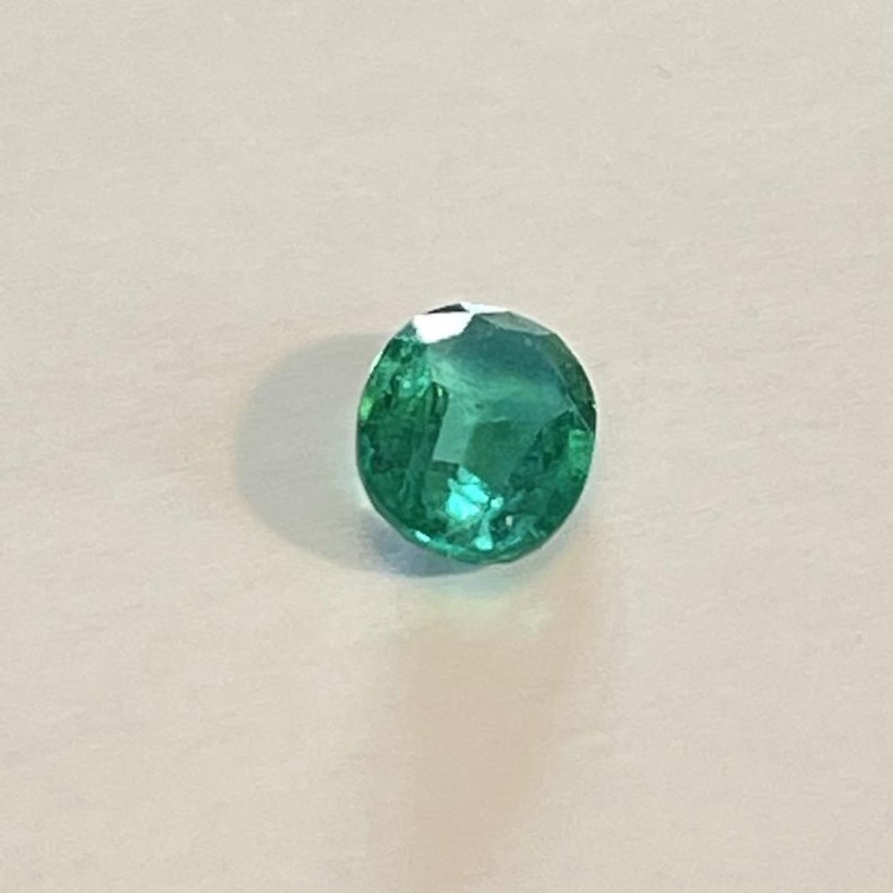 Excellent Vivid Natural Beryl Emerald 0.60 carats - Picture 5 of 10